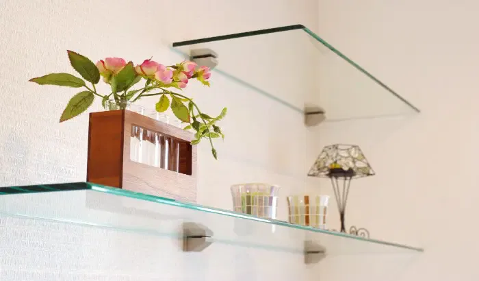 7 Advantages of Glass Shelves in Your Home