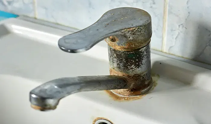 Glass Maintenance: What Causes Hard Water Stains?